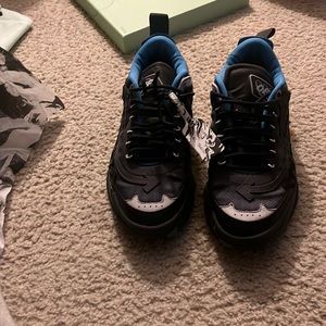 OMIA13921FABO010145
ODSY-1000
WHITE BLUE
EU 42 US 9 UK: 8